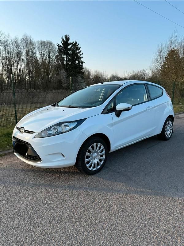Gebraucht Ford Fiesta 82 PS (60 kW) 2011 Weiß Kleinwagen