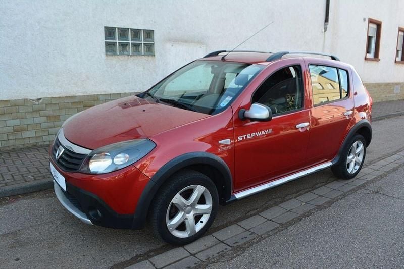 Rot Gebraucht 2011 Dacia Sandero Stepway Limousine | 4.250 € (Fairer Preis) - Bild 1/4