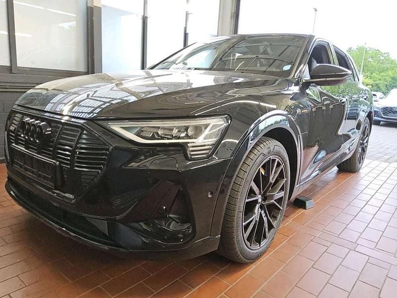 Mythosschwarz metallic Gebraucht 2022 Audi e-tron Black Edition SUV | 33.835 € (Guter Preis) - Bild 1/2