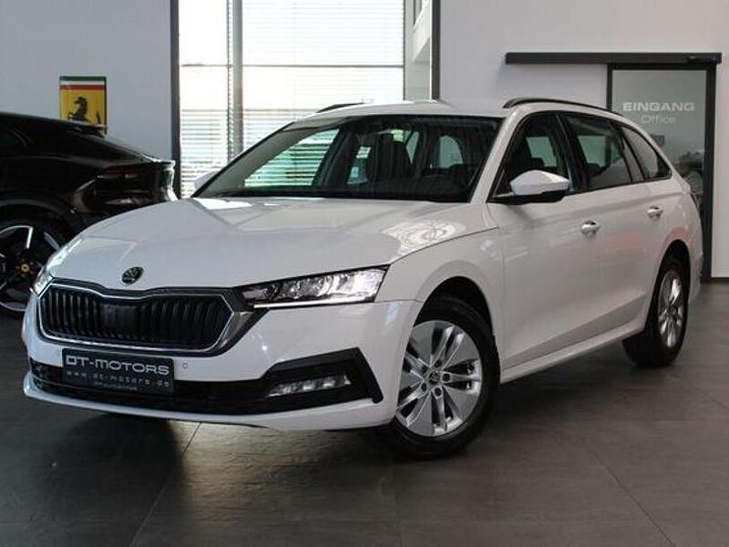 Weiß Gebraucht 2023 Skoda Octavia Ambition Kombi | 15.900 € (Fairer Preis) - Bild 1/4