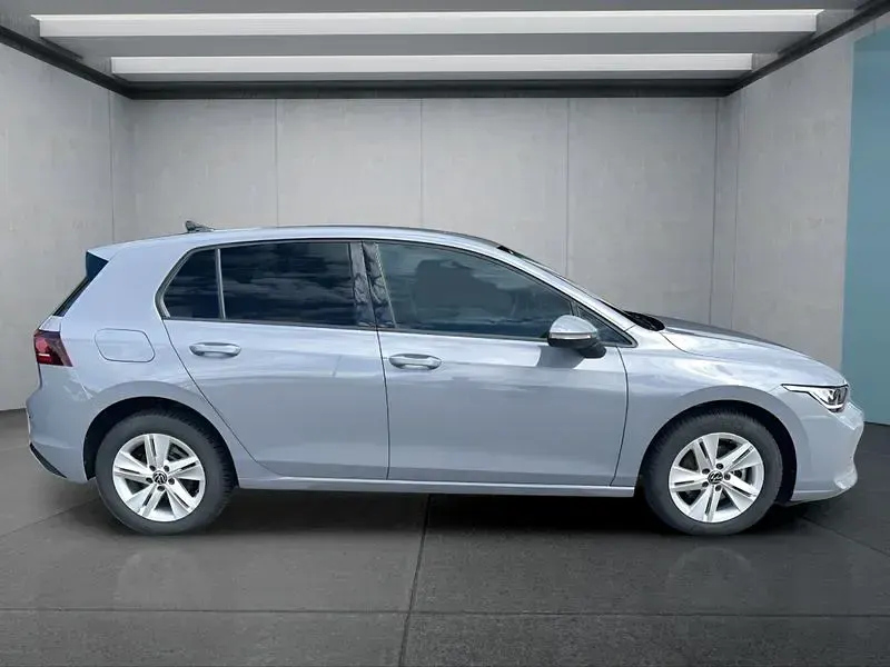 Gebraucht VW Golf VIII Life 116 PS (85 kW) 2025 Grau Kleinwagen