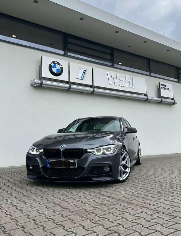 Grau Gebraucht 2016 BMW 320 M Sport Limousine | 16.500 € (Fairer Preis) - Bild 1/4