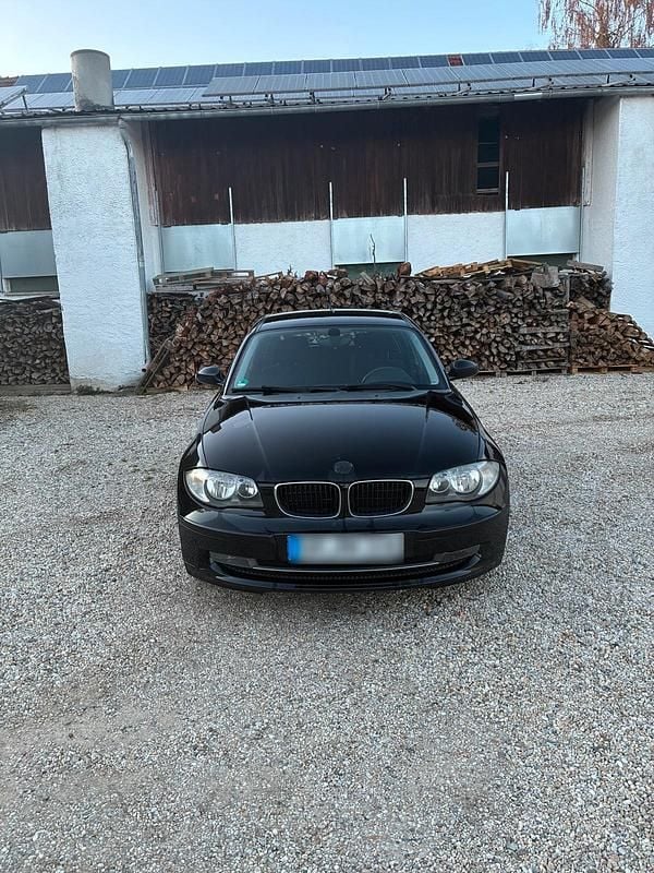 Gebraucht BMW 118 143 PS (105 kW) 2008 Schwarz Kleinwagen