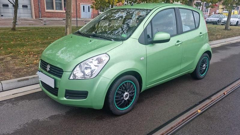Gebraucht Suzuki Splash Basic 65 PS (47 kW) 2008 Grün Kleinwagen