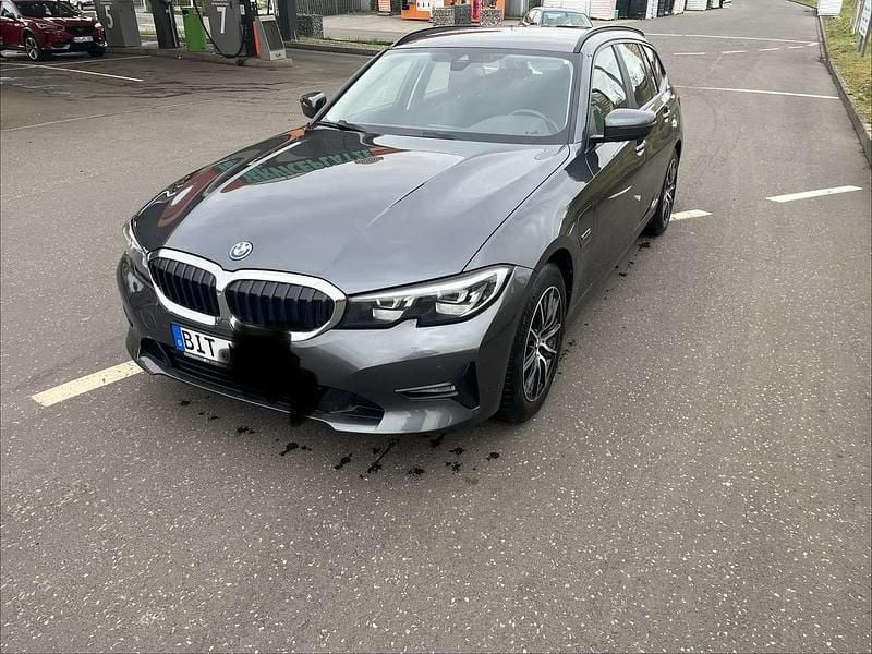 Gebraucht BMW 320e 163 PS (119 kW) 2022 Grau Kombi
