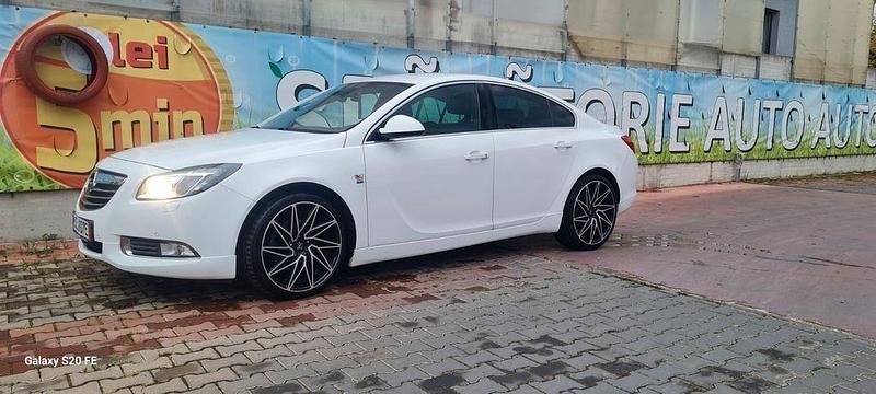 Grau Gebraucht 2012 Opel Insignia Edition Limousine | 3.900 € (Guter Preis) - Bild 1/4
