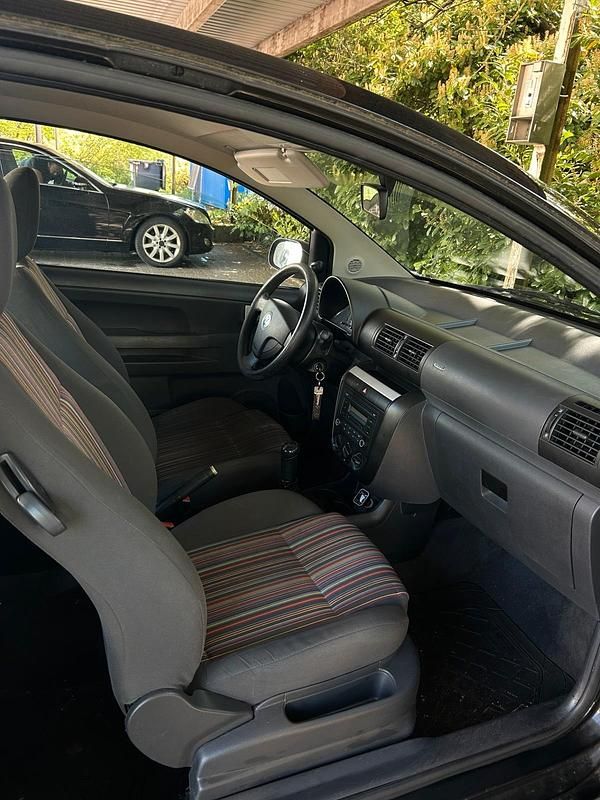 Second-hand VW Fox 54 CP (39 kW) 2007 Negru Hatchback