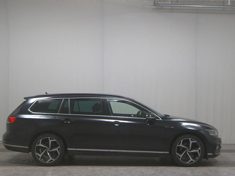 Schwarz Gebraucht 2022 VW Passat Pro Kombi | 19.980 € (Fairer Preis) - Bild 1/4