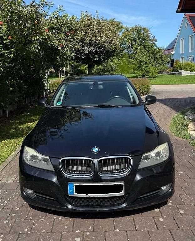 Schwarz Gebraucht 2010 BMW 318 Limousine | 5.299 € (Etwas zu teuer) - Bild 1/4