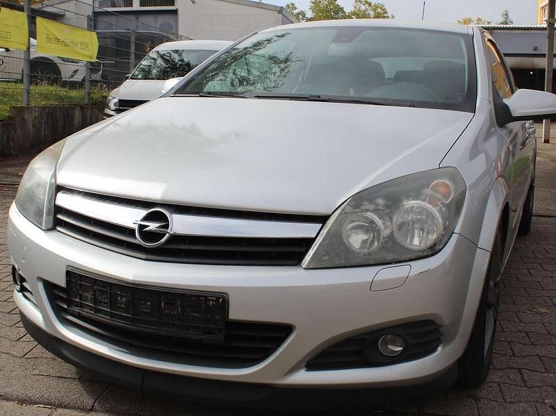 Starsilber/silver iii Gebraucht 2005 Opel Astra GTC Cosmo Coupé | 2.500 € (Fairer Preis) - Bild 1/4