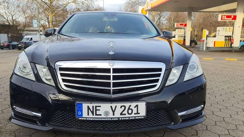 Gebraucht Mercedes E250 Avantgarde 204 PS (150 kW) 2013 Schwarz Limousine