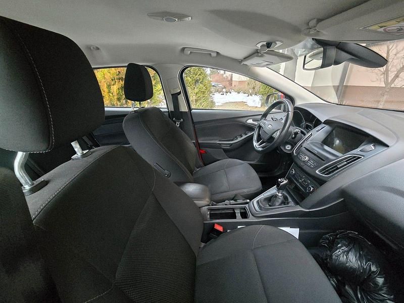 Gebraucht Ford Focus 120 PS (88 kW) 2017 Rot Kombi