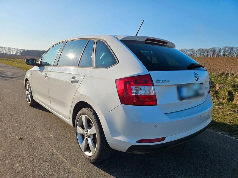 Gebraucht Skoda Rapid 105 PS (77 kW) 2013 Weiß Kleinwagen