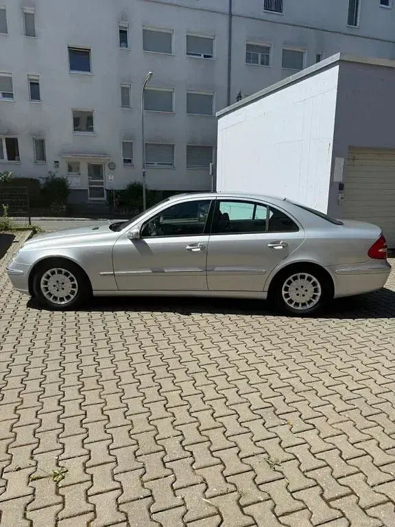 Gebraucht Mercedes E320 Elegance 224 PS (164 kW) 2003 Silber Limousine
