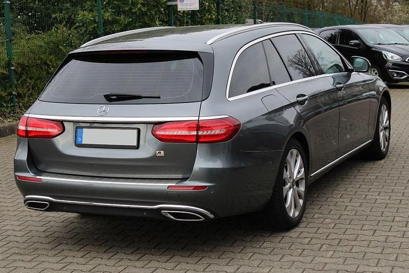 Gebraucht Mercedes E200 150 PS (110 kW) 2018 Grau Kombi