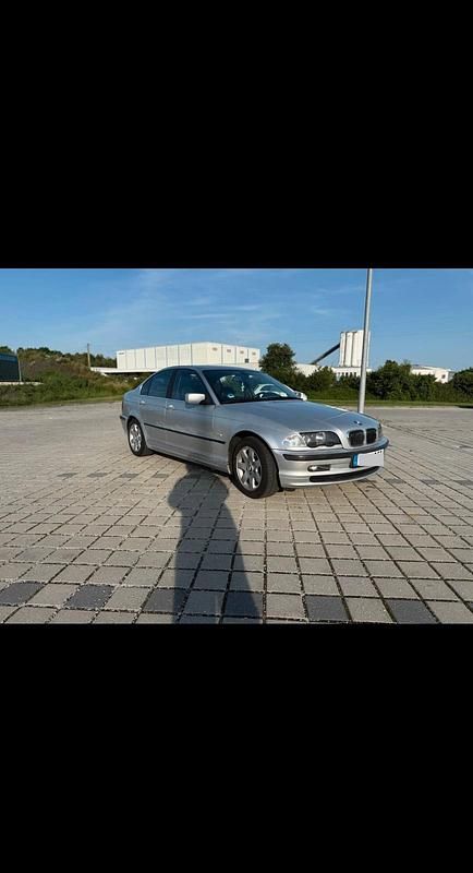 Silber Gebraucht 2001 BMW 325 Limousine | 2.950 € (Guter Preis) - Bild 1/4