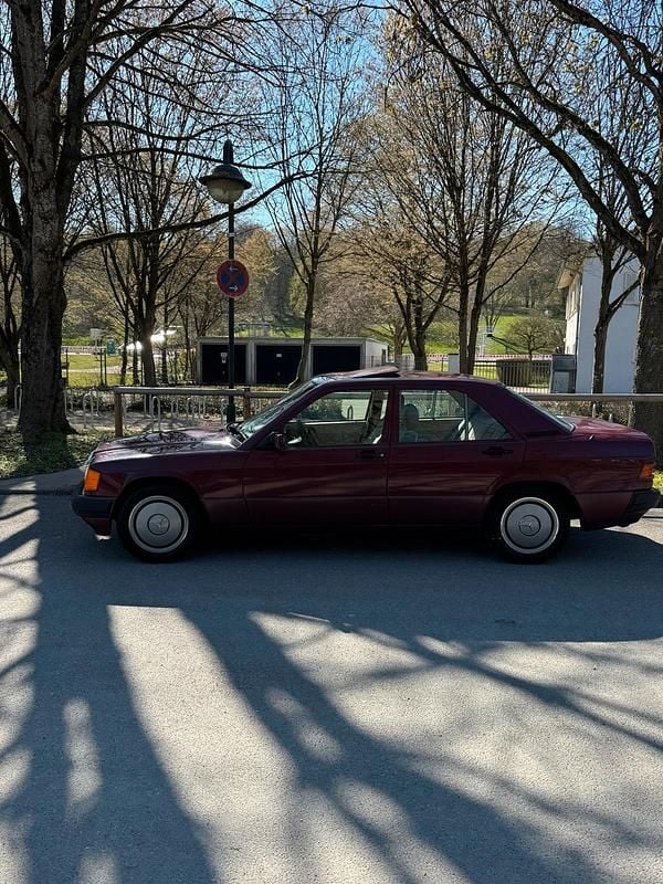 Gebraucht Mercedes 190 75 PS (55 kW) 1991 Rot Limousine