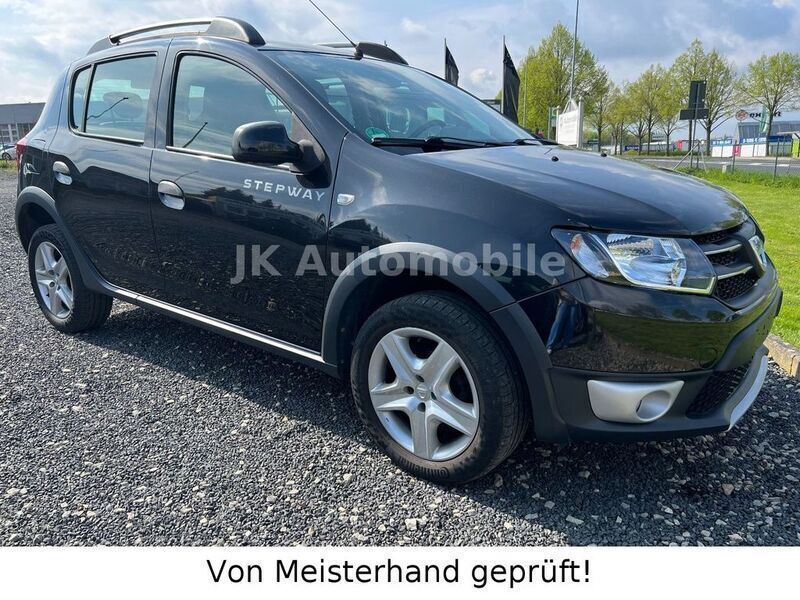 Schwarz Gebraucht 2014 Dacia Sandero Prestige Kleinwagen | 5.900 € (Fairer Preis) - Bild 1/4