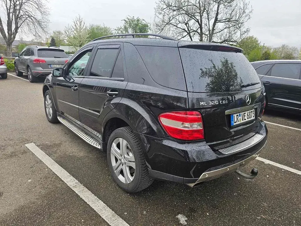 Gebraucht Mercedes ML320 224 PS (164 kW) 2007 Schwarz SUV
