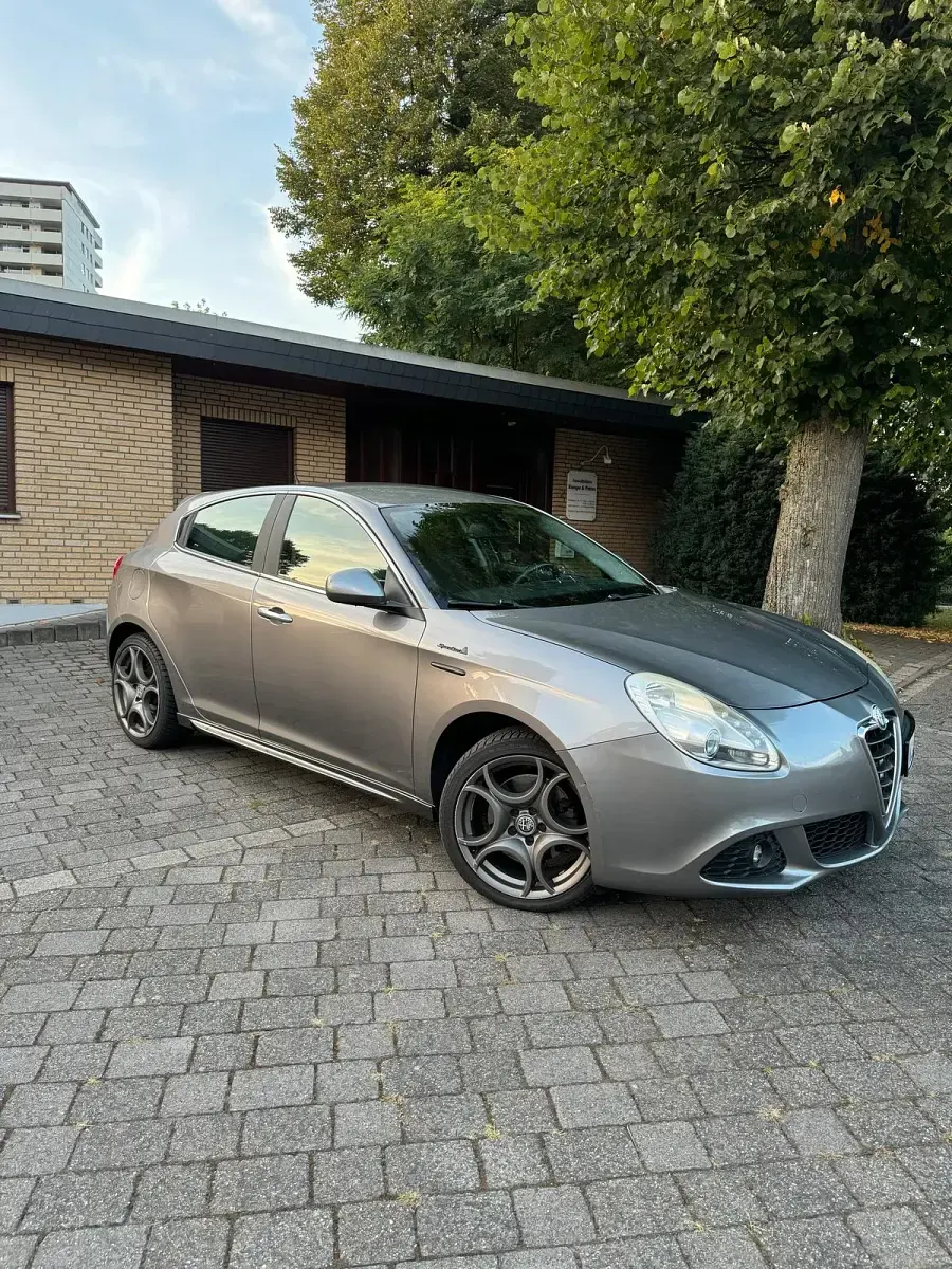 Gebraucht Alfa Romeo Giulietta 170 PS (125 kW) 2011 Grau Kleinwagen