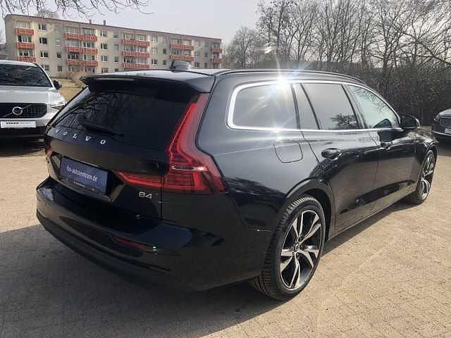 Gebraucht Volvo V60 145 PS (106 kW) 2025 Kombi