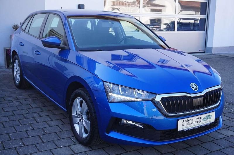 Gebraucht Skoda Scala Active 116 PS (85 kW) 2019 Raceblau metallic Kleinwagen