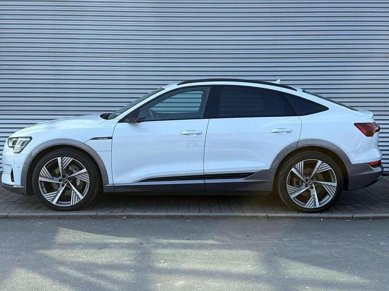 Gebraucht Audi e-tron Advanced Plus 300 kW (408 PS) 2022 Gletscherweiß metallic SUV