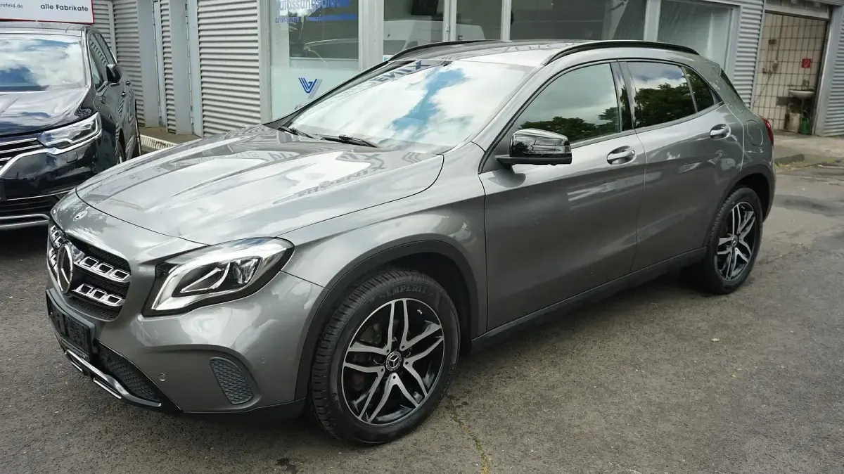 Gebraucht Mercedes GLA220 Business 177 PS (130 kW) 2017 Grau SUV