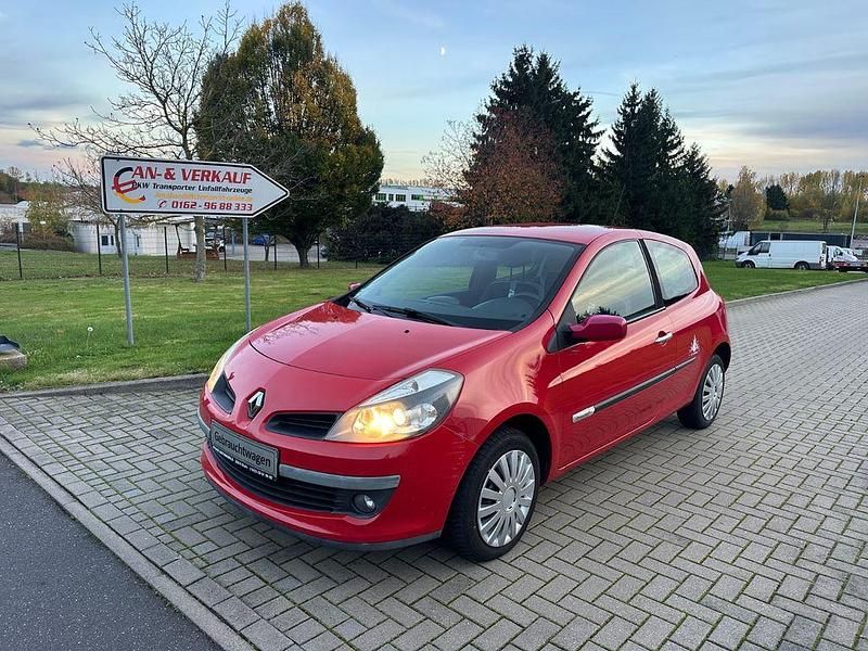 Rot Gebraucht 2009 Renault Clio III Rip Curl Kleinwagen | 990 € (Guter Preis) - Bild 1/4