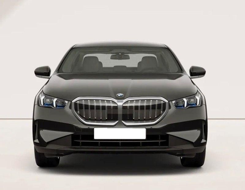 Gebraucht BMW 520 Sport Line 197 PS (144 kW) 2024 Schwarz Limousine