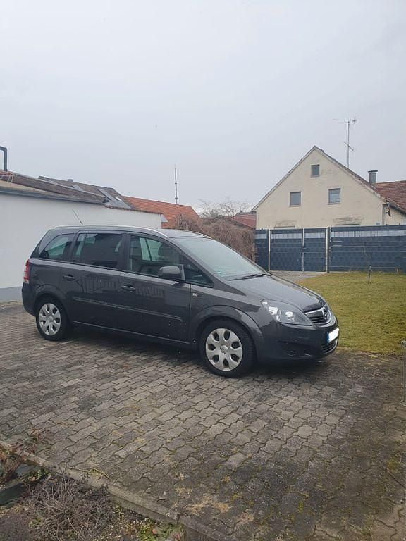 Gebraucht Opel Zafira 110 PS (80 kW) 2014 Grau Van / Kleinbus