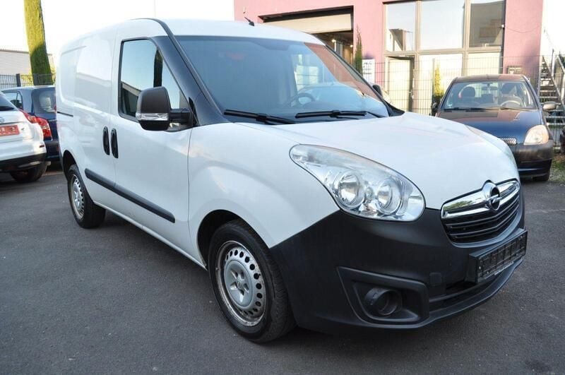 Weiß Gebraucht 2017 Opel Combo Van / Kleinbus | 5.950 € (Guter Preis) - Bild 1/4