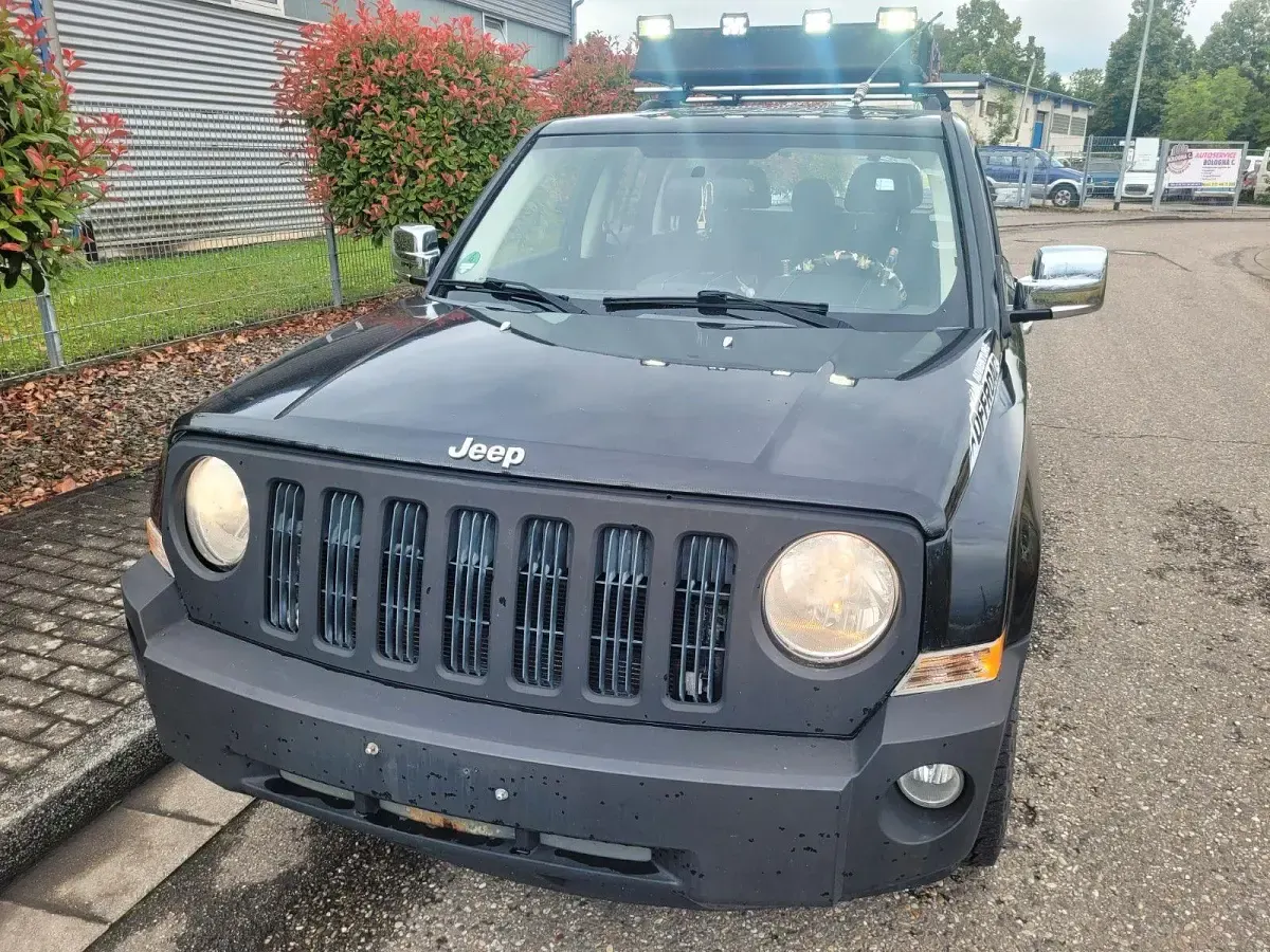 Gebraucht Jeep Patriot Sport 140 PS (102 kW) 2008 Schwarz SUV