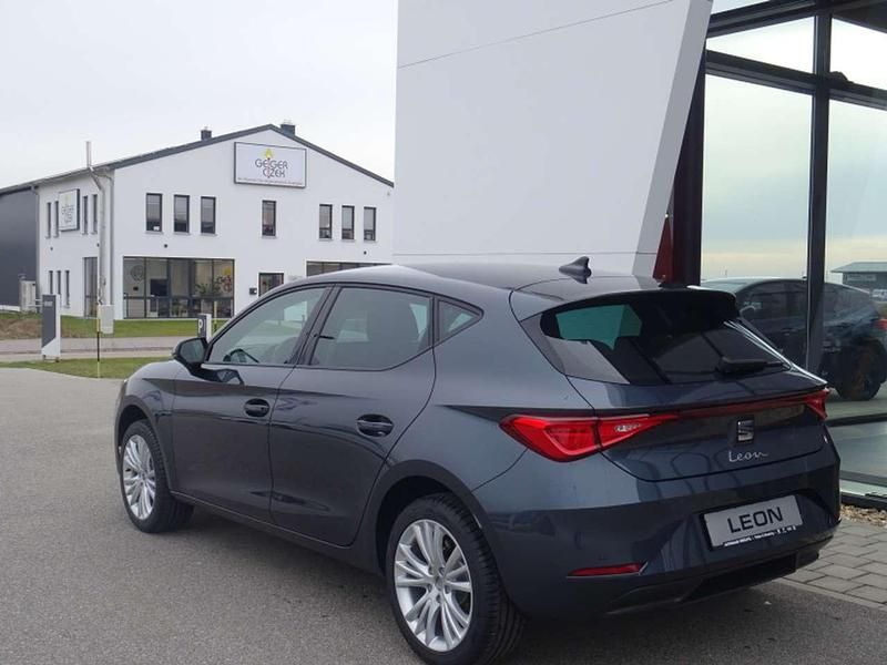 Gebraucht Seat Leon Style 110 PS (80 kW) 2024 Magnetic grau (metallic) Limousine