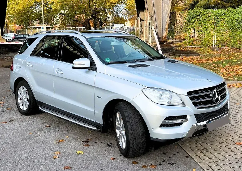 Gebraucht Mercedes ML250 204 PS (150 kW) 2012 Silber SUV