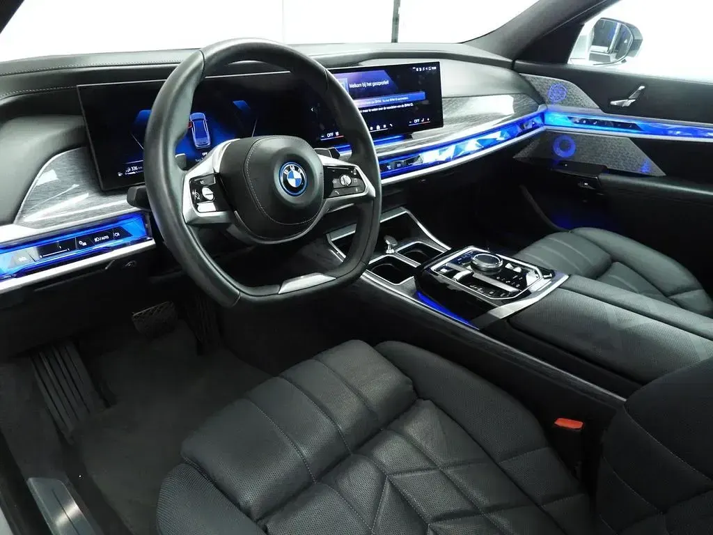 Gebraucht BMW 750e Sport Line 489 PS (359 kW) 2023 Grau Limousine