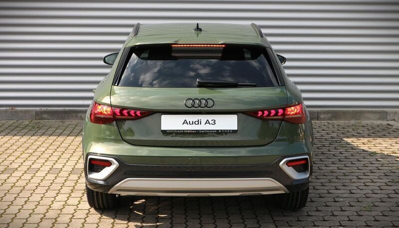 Usado Audi A3 Ambiente 150 HP (110 kW) 2024 Verde Citadino
