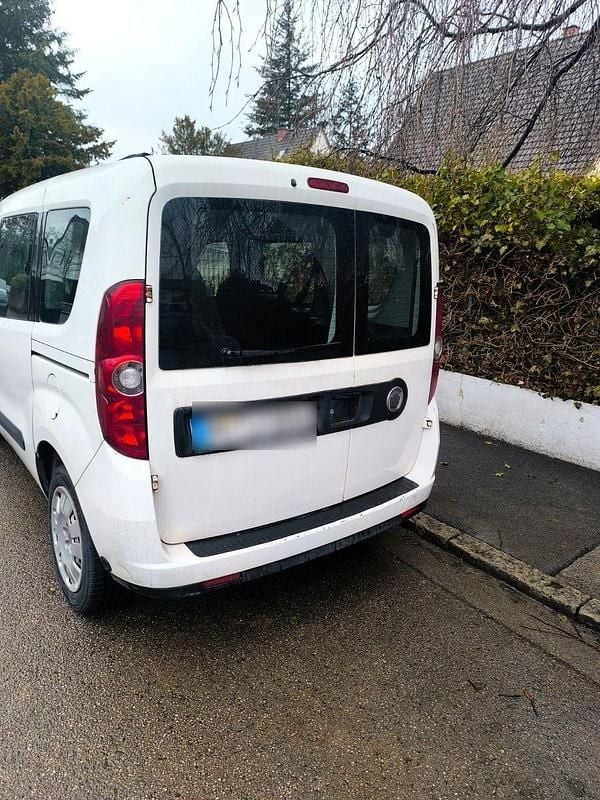 Gebraucht Fiat Doblò Emotion 95 PS (69 kW) 2010 Weiß Van / Kleinbus