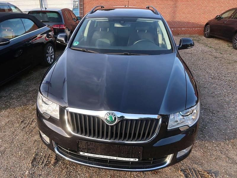 Gebraucht Skoda Superb Exclusive 140 PS (102 kW) 2013 Schwarzmagic perleffekt Kombi