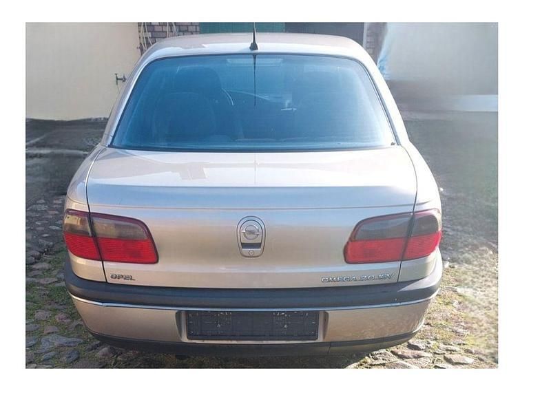 Gebraucht Opel Omega Edition 136 PS (100 kW) 1998 Beige Limousine