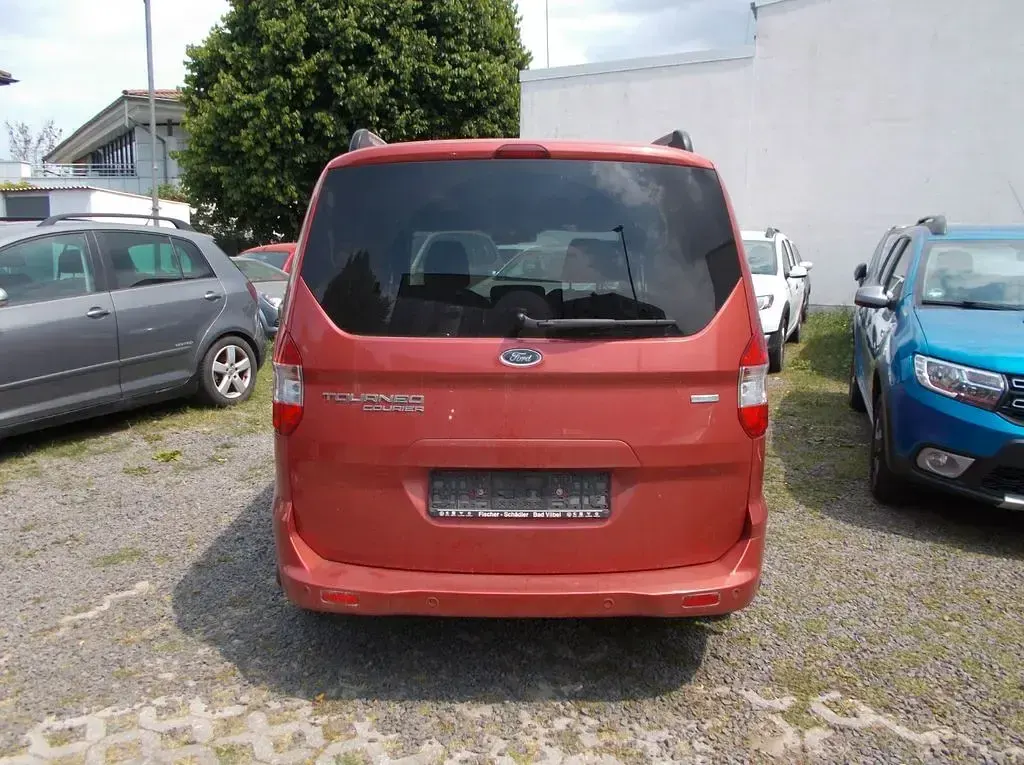 Gebraucht Ford Tourneo Courier Titanium 101 PS (74 kW) 2017 Rot Van / Kleinbus