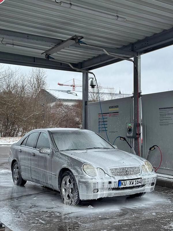 Silber Gebraucht 2001 Mercedes 180 Limousine | 1.150 € - Bild 1/4