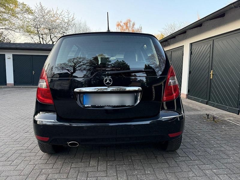 Gebraucht Mercedes A160 Elegance 95 PS (69 kW) 2011 Schwarz Van / Kleinbus