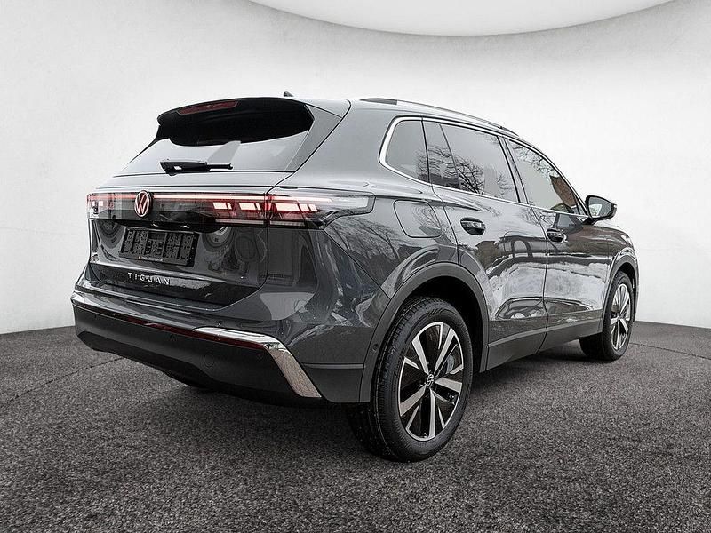 Neu VW Tiguan Elegance 150 PS (110 kW) 2026 Delfingrau SUV
