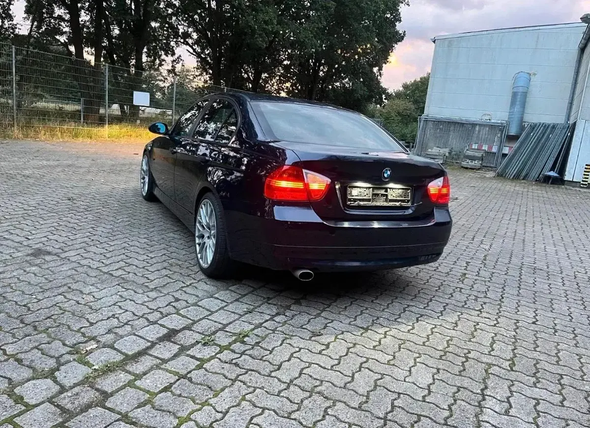 Gebraucht BMW 320 150 PS (110 kW) 2005 Blau Limousine