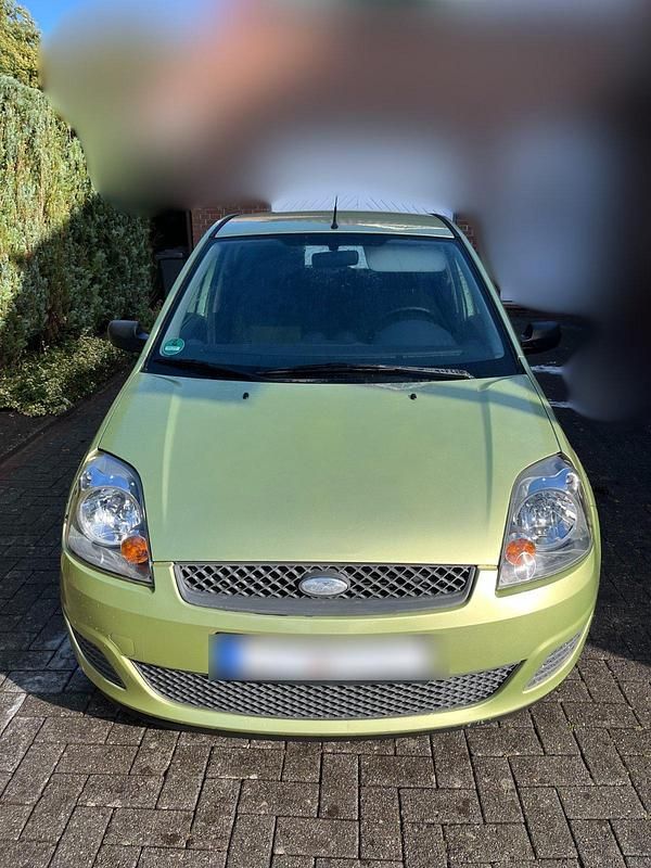Grün Gebraucht 2006 Ford Fiesta Kleinwagen | 1.500 € (Fairer Preis) - Bild 1/4
