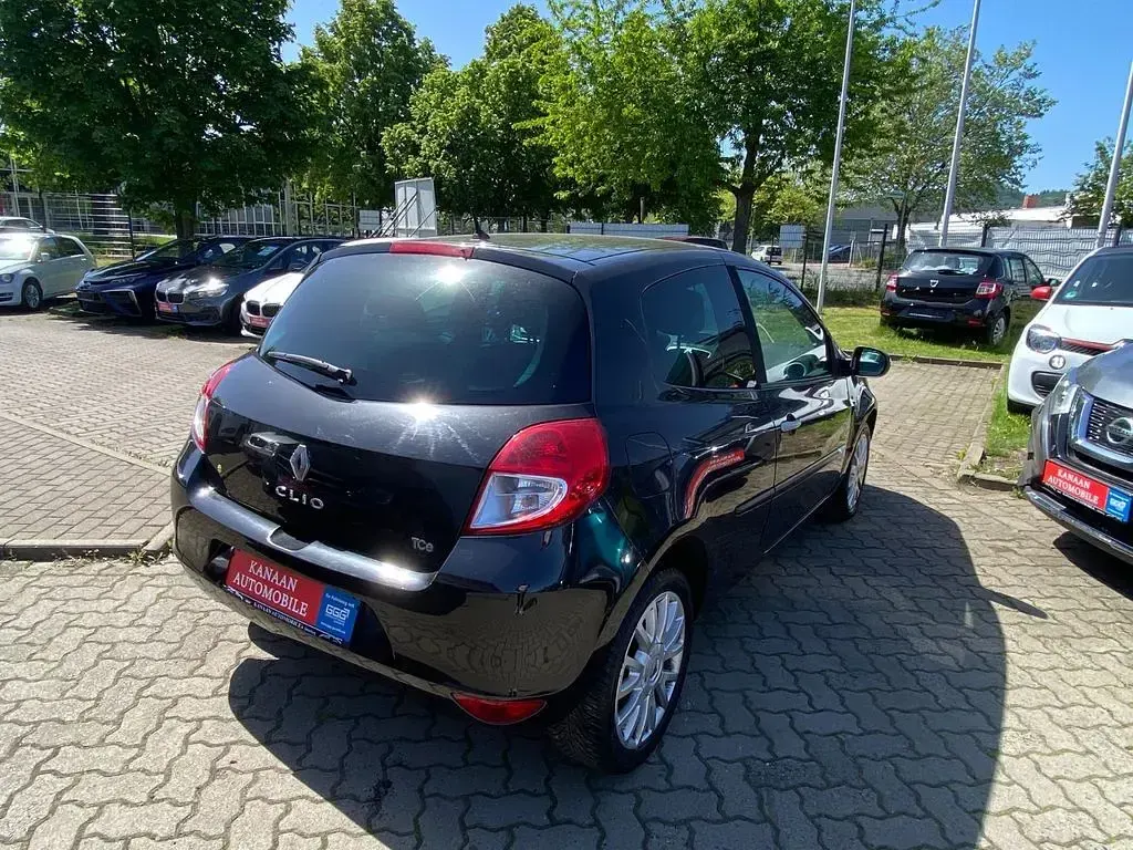 Gebraucht Renault Clio III Expression 75 PS (55 kW) 2011 Schwarz Kleinwagen