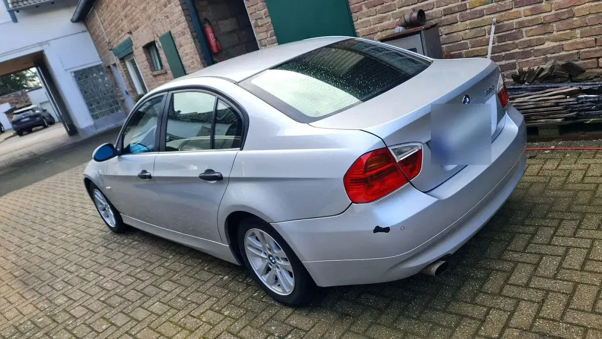 Second-hand BMW 320 150 CP (110 kW) 2006 Argintiu Berlinǎ