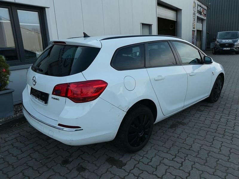 Gebraucht Opel Astra Active 140 PS (102 kW) 2013 Schneeweiss/olympic/summit whi Kombi