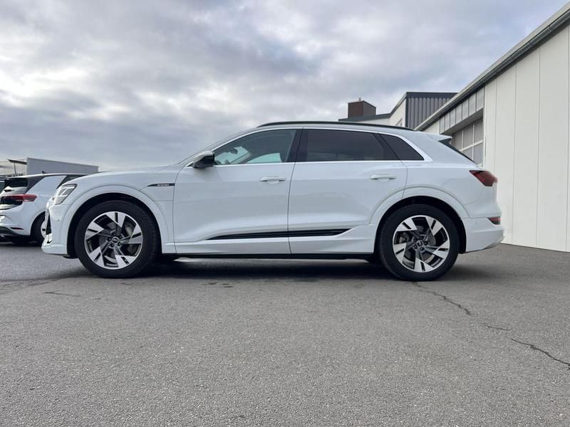 Używany Audi e-tron S-Line 300 kW (408 KM) 2022 Biały SUV